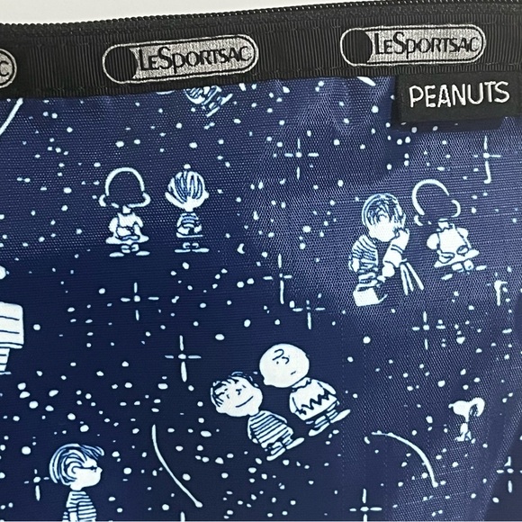 LeSportsac Peanuts Snoopy Stargazer Wristlet Pouch-like new - Picture 5 of 9